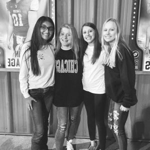 Meet your Posher, Chloe